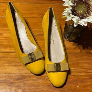 🎁 Salvatore Ferragamo Yellow Vintage Flats suede shoes with Bow